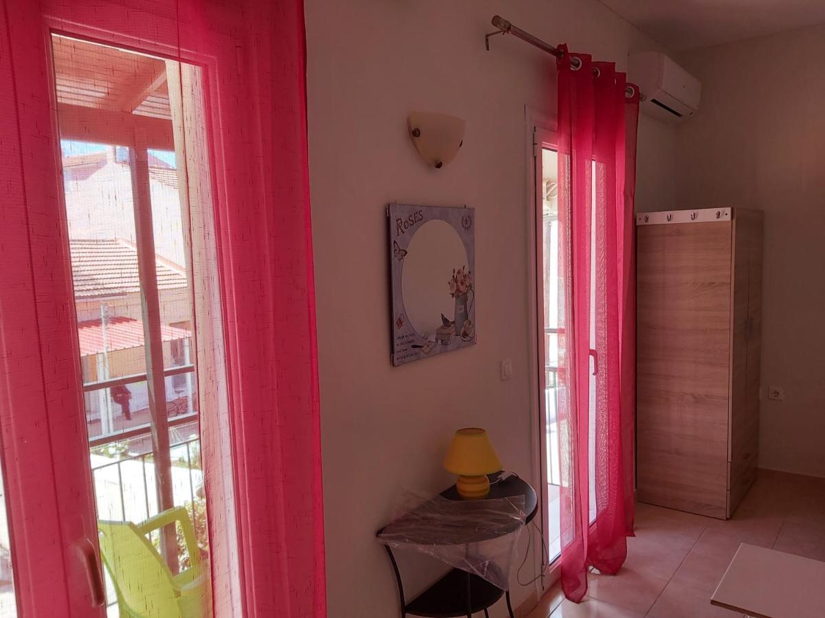 Frodo Studios Kavos Luaran gambar