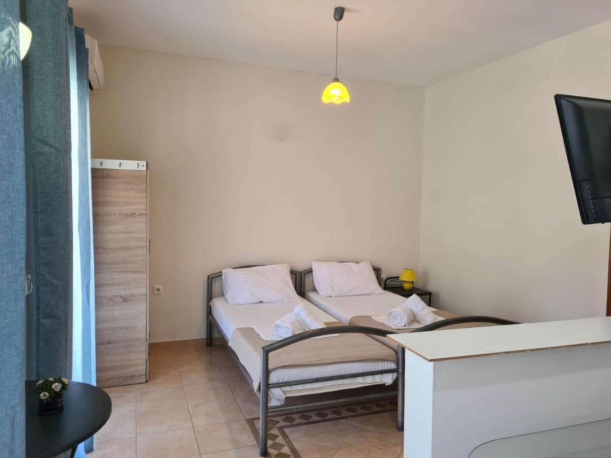 Frodo Studios Kavos Luaran gambar