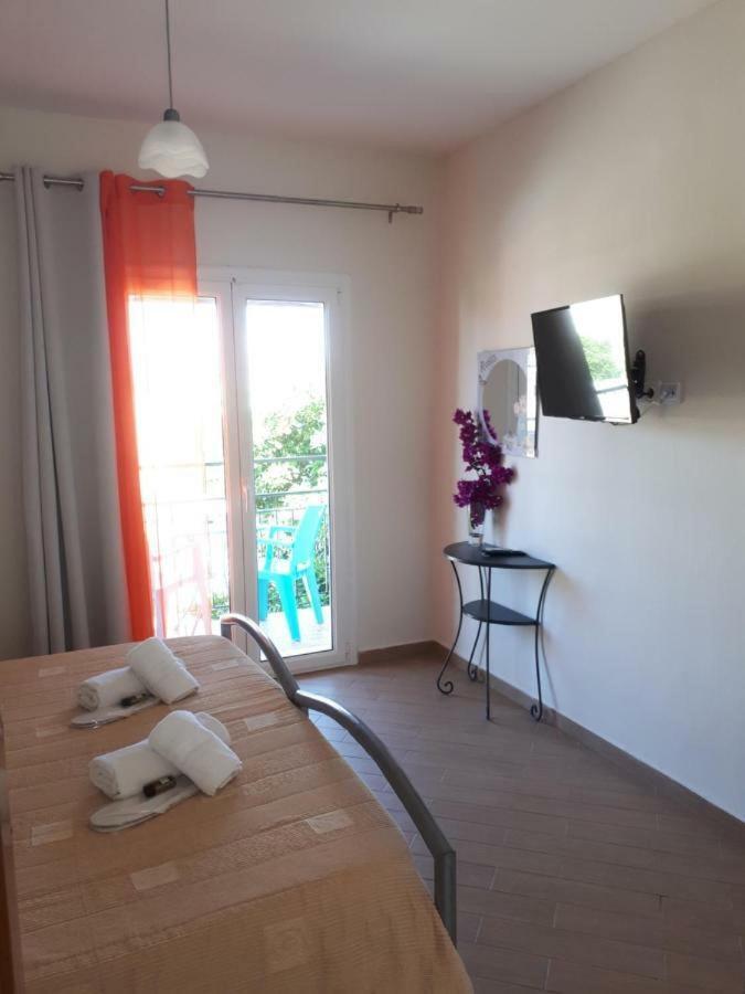 Frodo Studios Kavos Luaran gambar