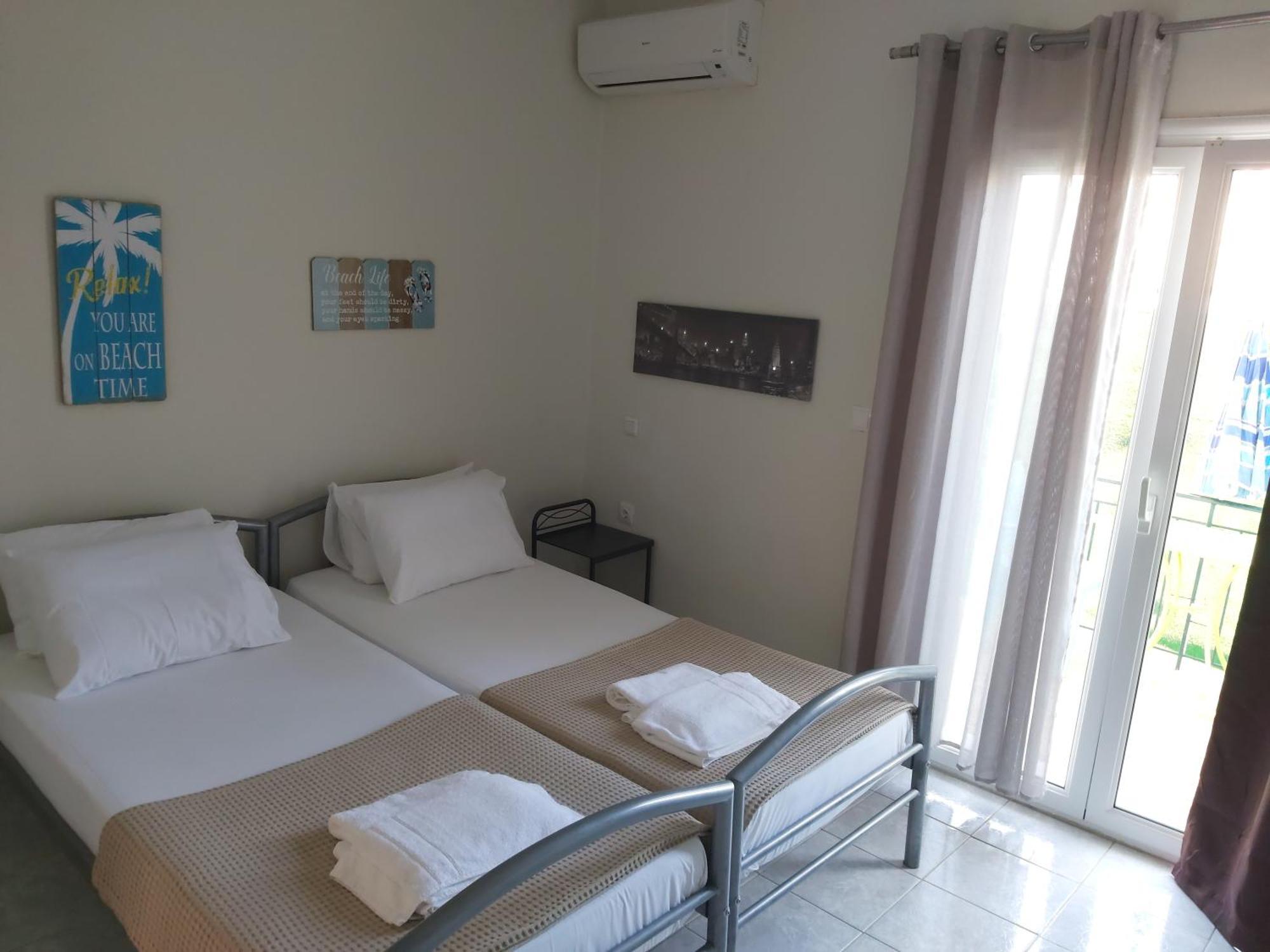 Frodo Studios Kavos Luaran gambar